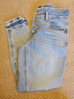 Light Blue MID-RISE Button-Fly Women’s Jeans